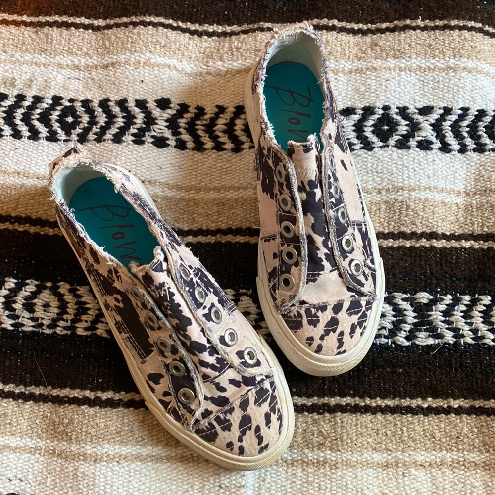 Cow print blowfish sneakers 🐄